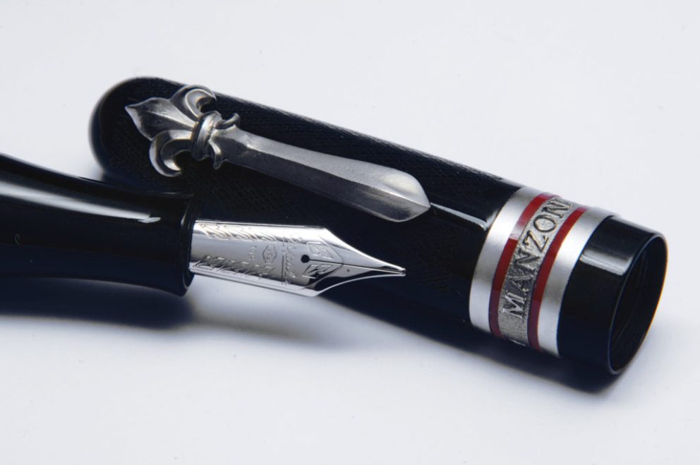 Dettaglio del pennino oro 14K Stiflex della stilografica Alessandro Manzoni, edizione limitata da collezione.