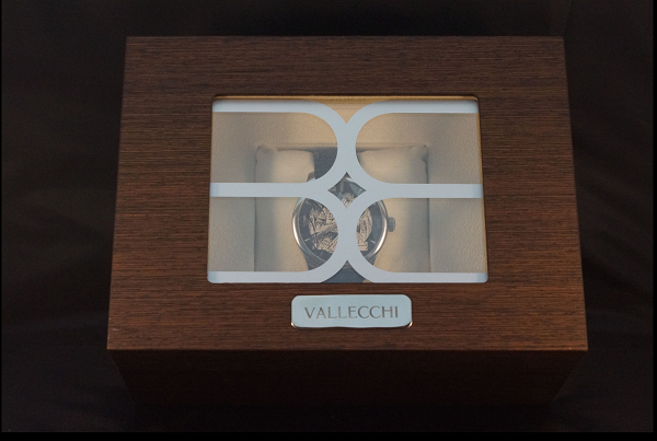 Orologio 1903 dettaglio tecnico: cassa acciaio, quadrante traforato, cinturino coccodrillo, movimento meccanico ETA