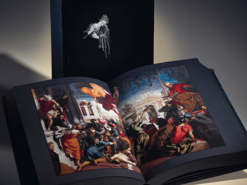 Libro d’arte “Luce di Dio” – dettaglio Crocifissione stampata a torchio secondo tecnica Gutenberg, tiratura limitata 99 esemplari