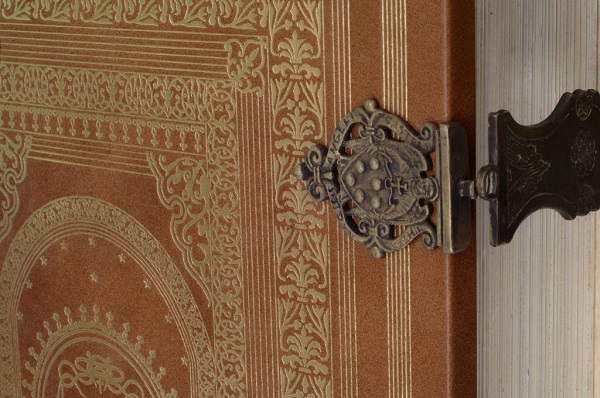 messale-borgia-rilegatura-artigianale-dettaglio-cerniera.jpg
