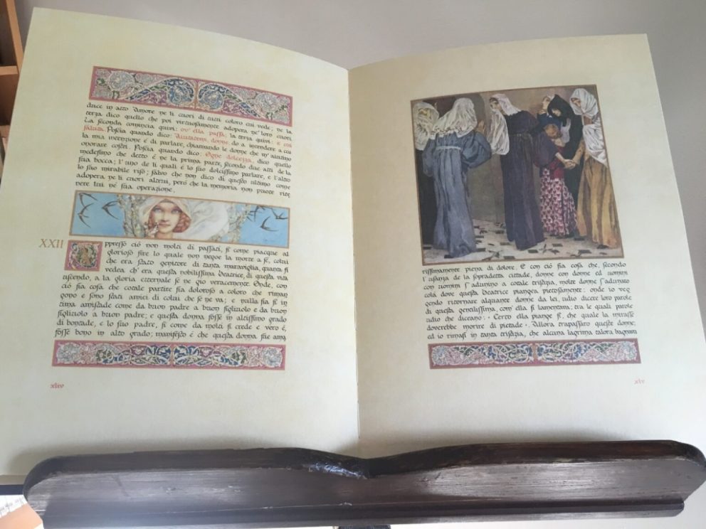 Facsimile de La Vita Nuova su leggio, libro da collezione con stampa su carta artigianale, rilegato in seta.
